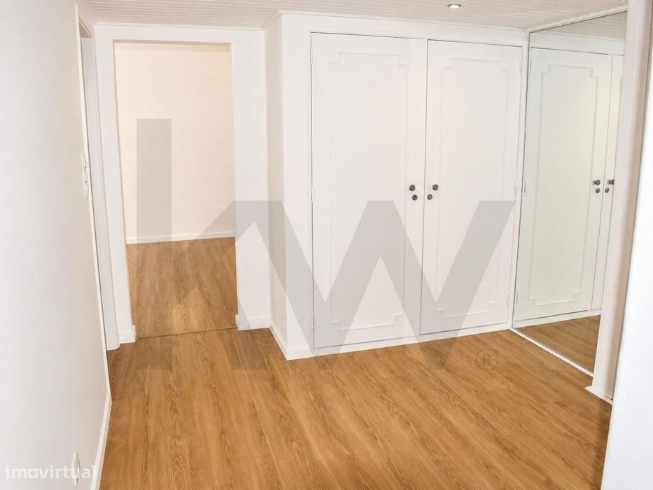 Lumiar | Apartamento T4 com boas áreas e vista desafogada.
