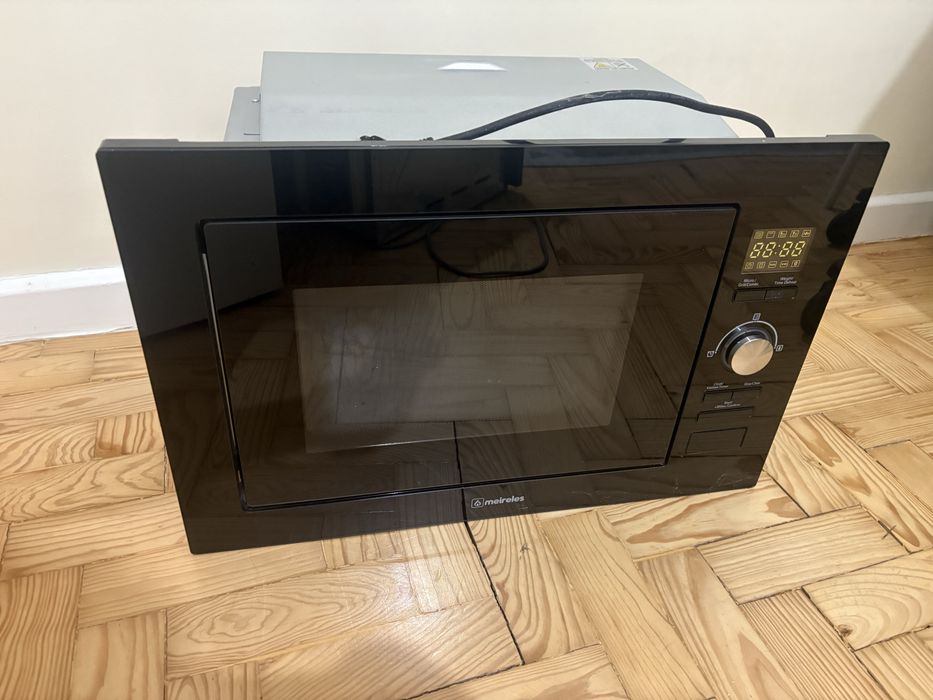 Microondas de encastrar Meireles preto usado