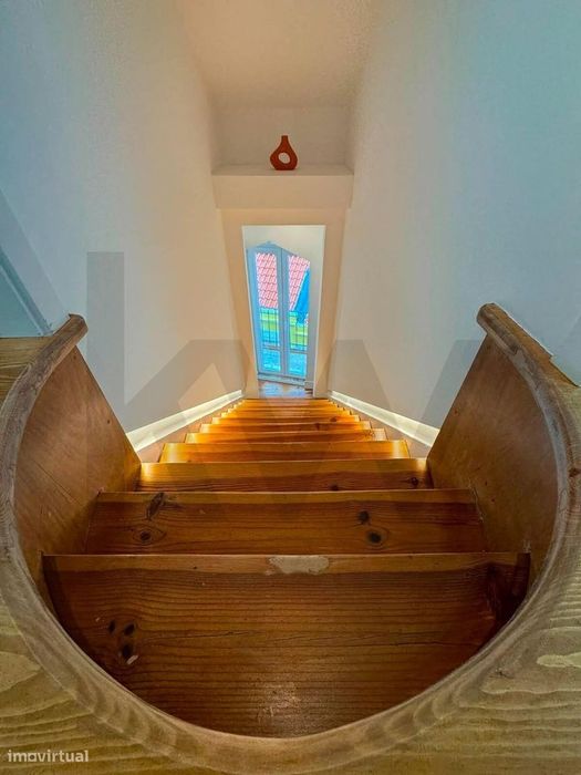 Fantástico Duplex T2 Em Alcântara | Rua Calma | 73 M²
