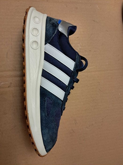 кроссовки Adidas оригинал 43 размер стелька 27.5см