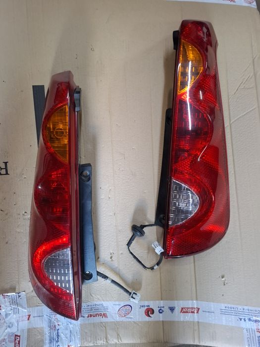 2Farolins tras Esq°e Drt° Nissan Note E 11 originais