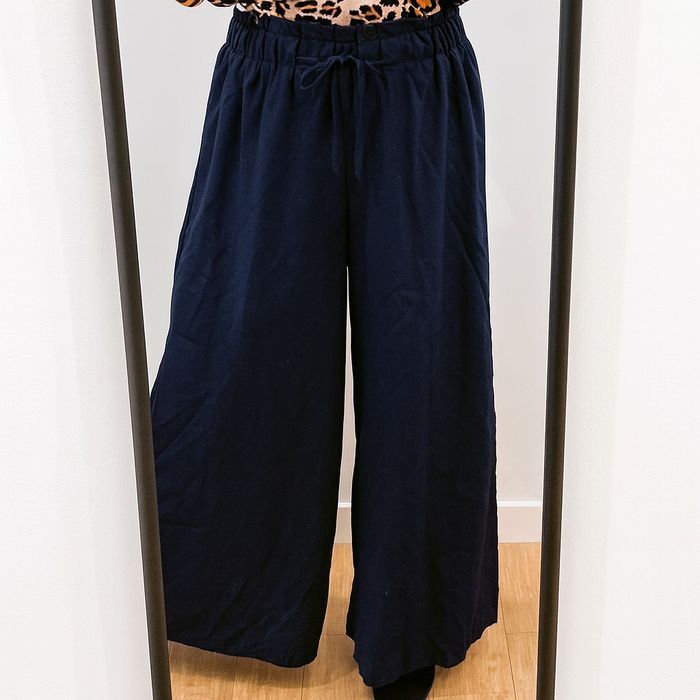 Spodnie z bardzo szerokimi nogawkami spódnico-spodnie