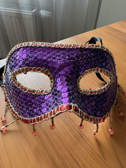 Маска карнавальна нова