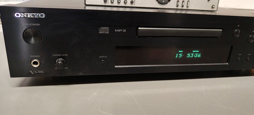 Odtwarzacz CD-MP3  ONKYO  C-7030 z pilotem