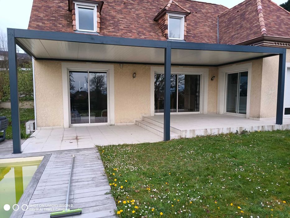 PERGOLAS BIOCLIMATICAS COM LAMINAS MOTORIZADAS