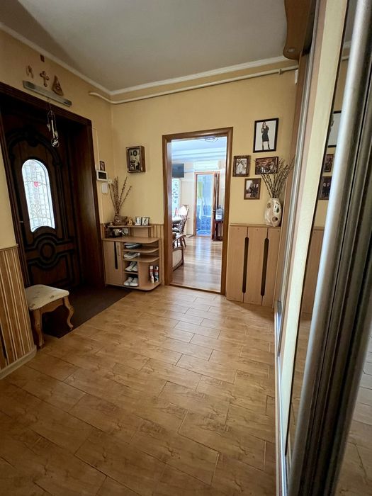 Дом-2 комн.разд. 77 м.кв. 2009 г. в/у, ремонт,6 Слободская -Погранична