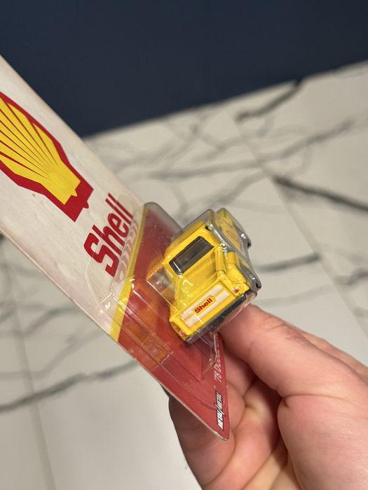 Hot Wheels Premium Shell ’78 Dodge Little Red Express Real Riders Oil