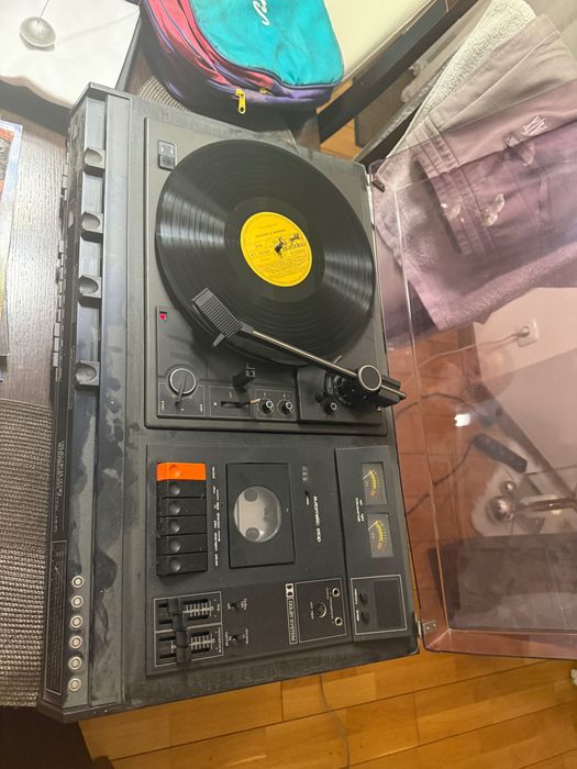 Wieża stereofoniczna typu All in one z lat 70/80