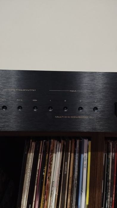Vendo DAC Teac DT 1 em excelente estado de conservação fabricado no Japão com muita qualidade e definição