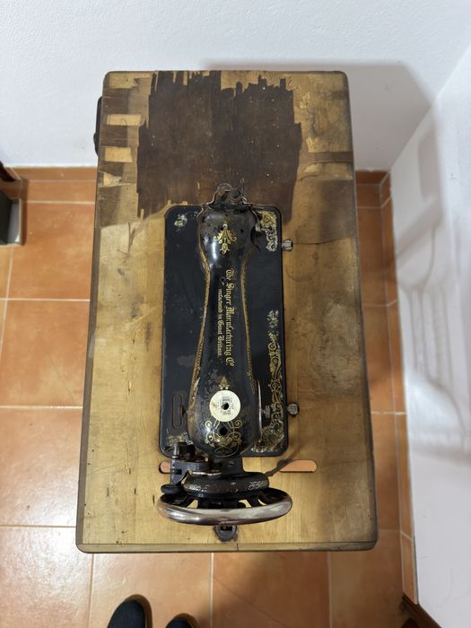 Máquina de Costura Antiga Singer com Mesa Original
