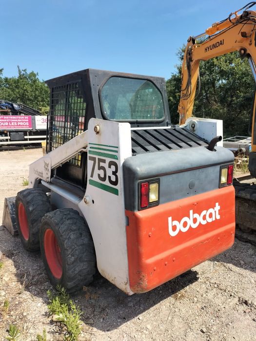 Mini carregadora Bobcat 753