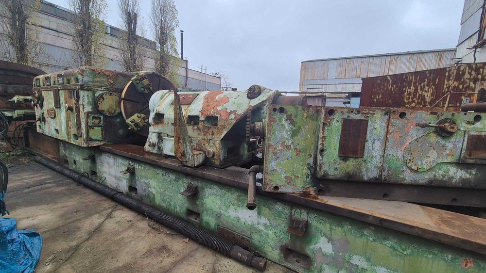 Тяжкий токарно-гвинторізний верстат 1660