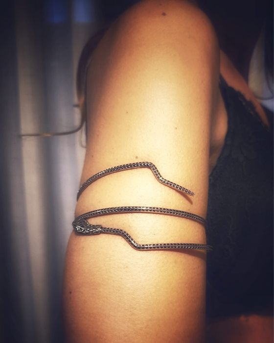 Pulseira de braço prateada serpente