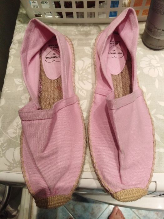 Sprzedam espadryle nowe