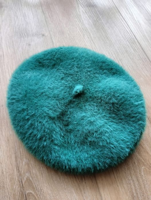 Włochaty ciepły beret damski