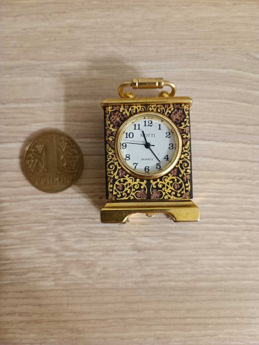 Продам годинник кварцовий MOTTI