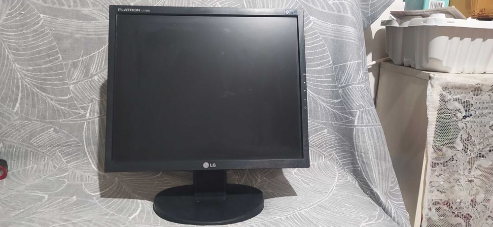 Монитор плоский 17 диагональ LG Flatron L1715S НЕ ВКЛЮЧАЕТСЯ