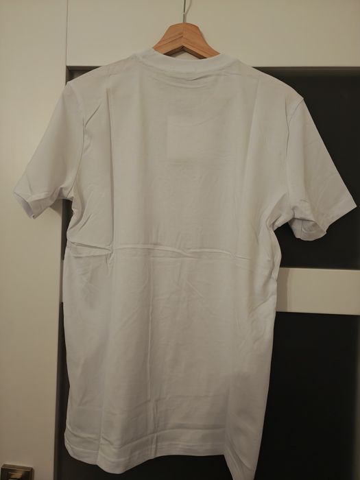 Fantastyczny t-shirt Lv