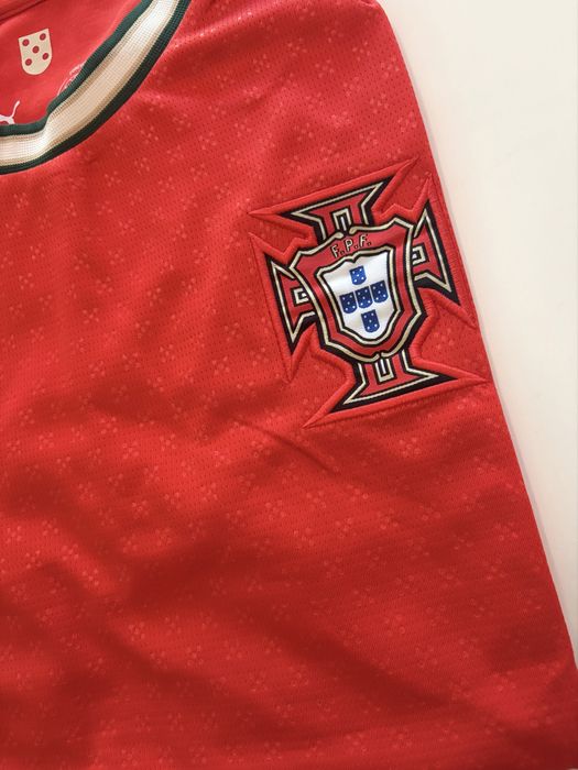 Camisolas e kits de criança da Seleçao Nacional e clubes