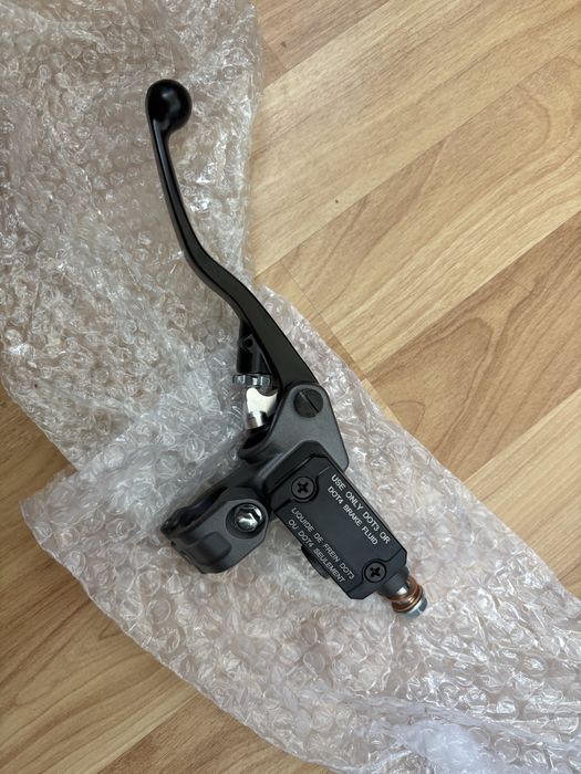 Ручка щеплення на мотоцикл з головним циліндром