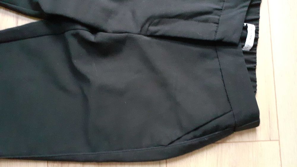 Spodnie cygaretki czarne Reserved 34
