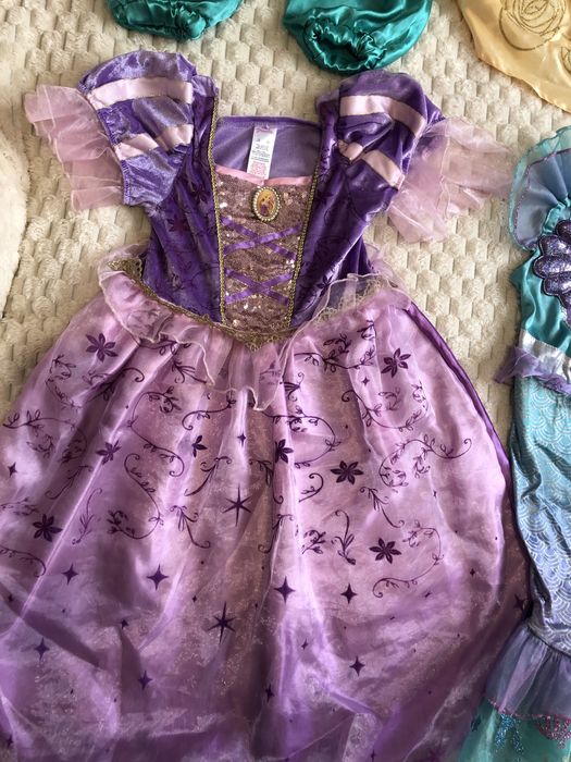 Новорічні сукні принцес Disney та костюм Леді Баг