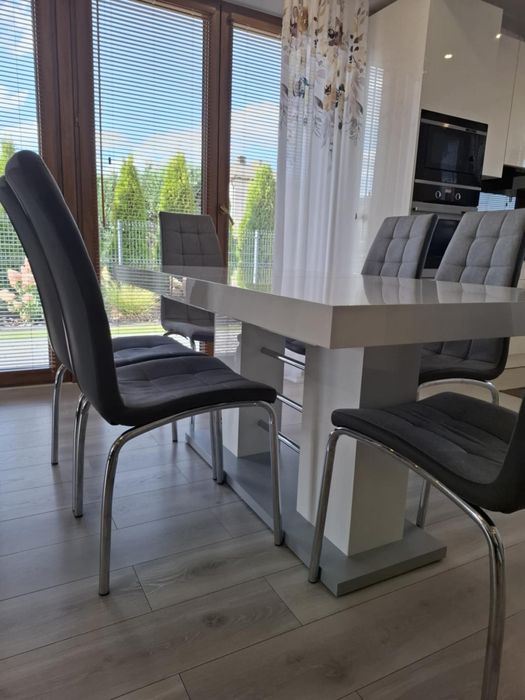 Biały stół do jadalni połysk