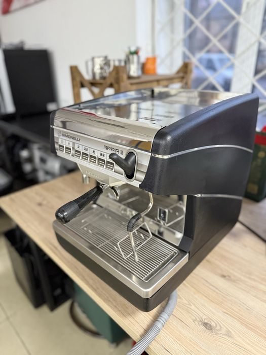 Профессиональная кофемашина Nuova Simonelli Appia 2