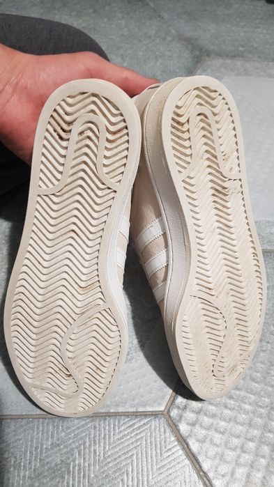 Продам фірмові кросівки Adidas campus