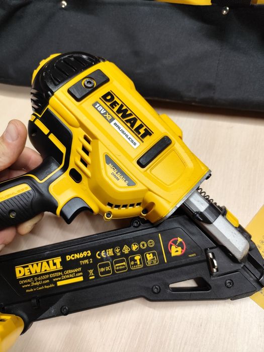 Вживаний DeWalt DCN 693 акумуляторний цвяхозабивач Девол