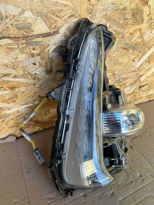 Toyota Prius Prime II 2 17- DRL halogen prawy przedni przód