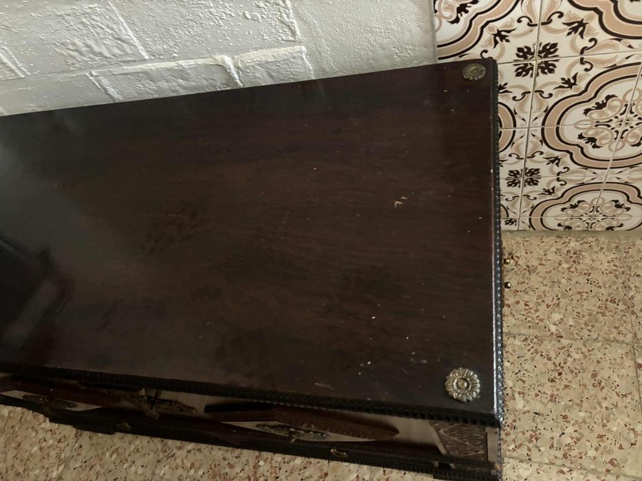 Baú de madeira mogno