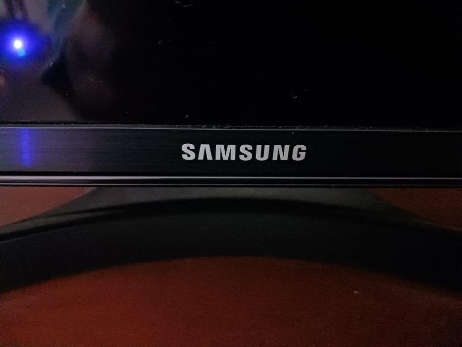 Sprzedam telewizor marki Samsung model UE55KU6072U