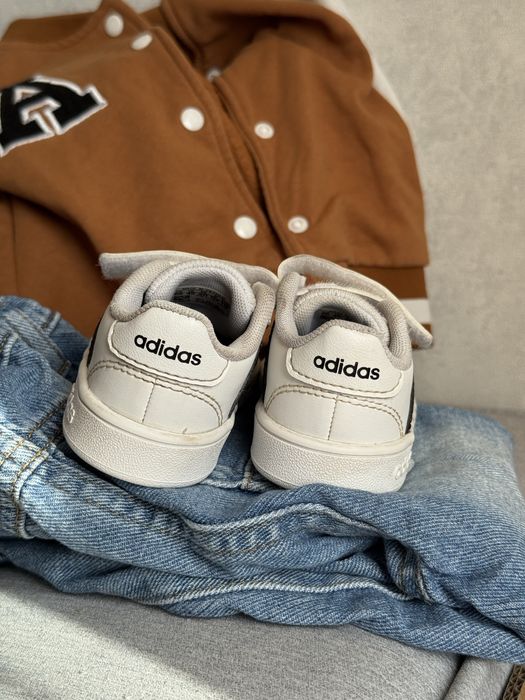 Дитячі кросівки adidas 12,5 см