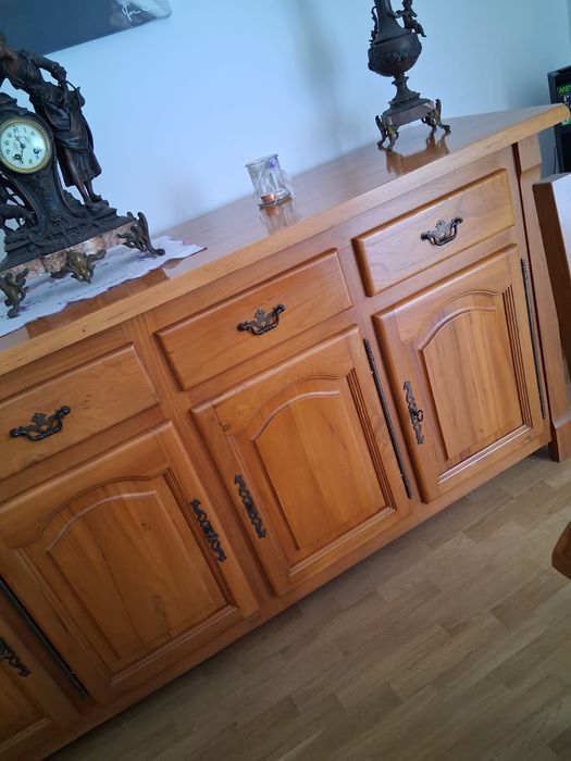 Mesa de jantar com 10 cadeiras, 2 aparadores mesa de centro