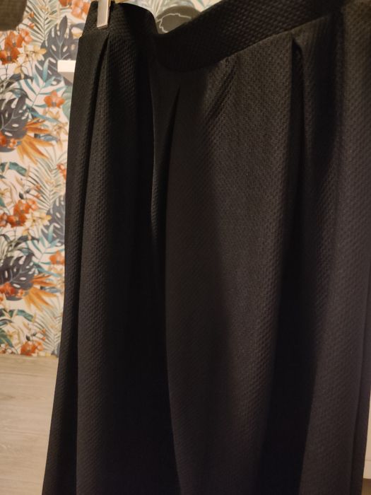 Czarna spódnica 36