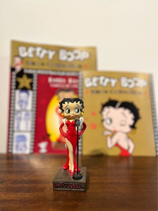 Betty Boop Figure + New Books / Betty Boop Figure - Singer + New Books