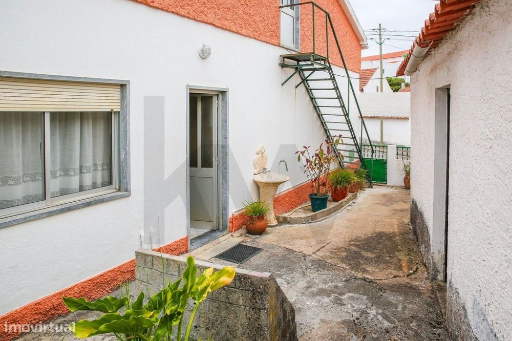 Moradia T2 com adega e bom sotão, adega e quintal