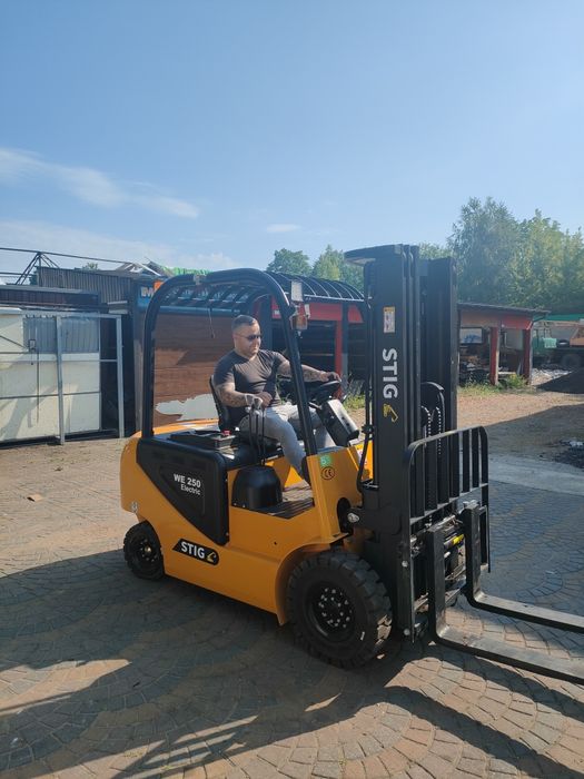 Wózek widłowy elektryczny 2,5 t triplex