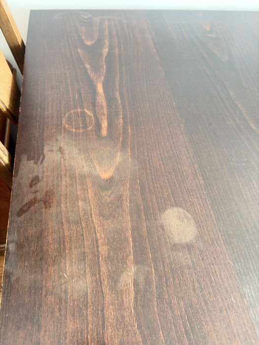 Mesa de jantar em madeira