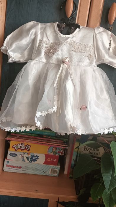 Sukieneczka na chrzest święty dla dziewczynki