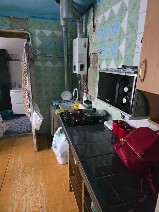 Продам часть дома Роганский ЖМ с кадастровым и приватизацией.