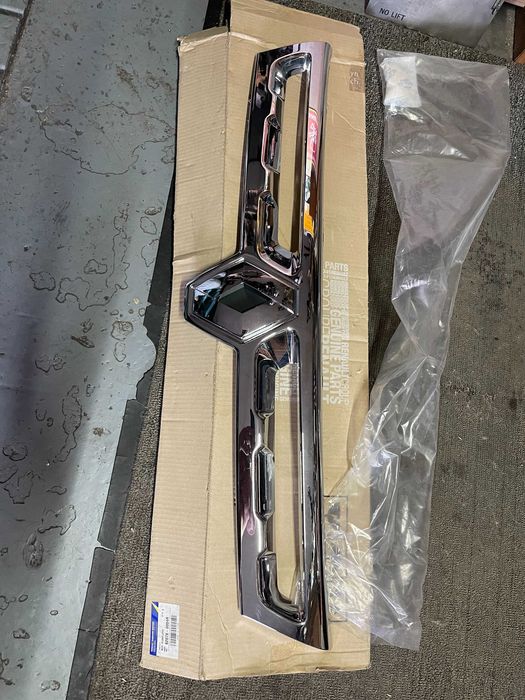 Решітка радіатора -15 Renault Duster нова оригінал