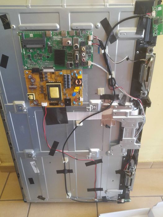 Płyta główna, zasilacz, elektronika telewizora Toshiba 39l2863dg