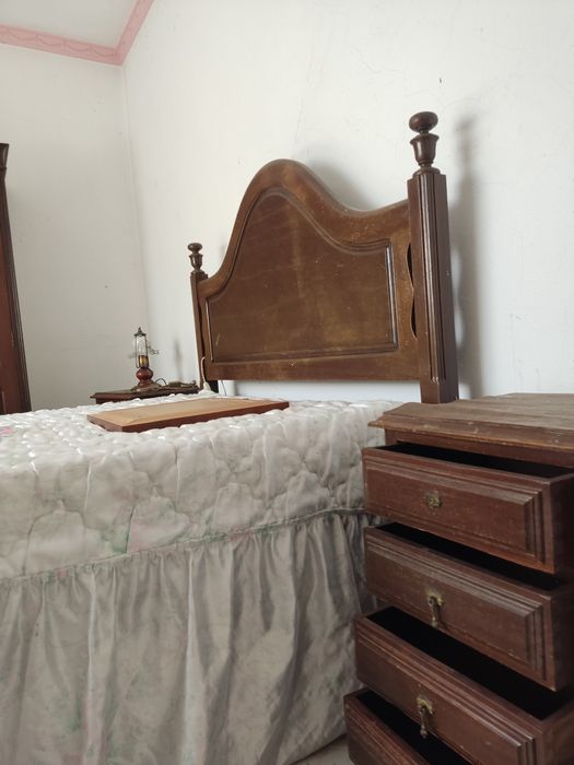 Vendo mobília de quarto de casal.