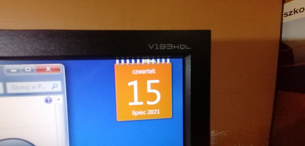 komputer stacjonarny Dell OPTIFLEX 780 z monitorem i myszka