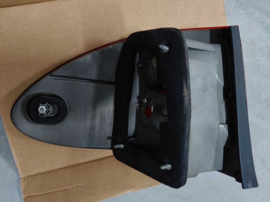 2 Farolins (interior e ilharga) do lado direito 90,00€ - Mercedes W211