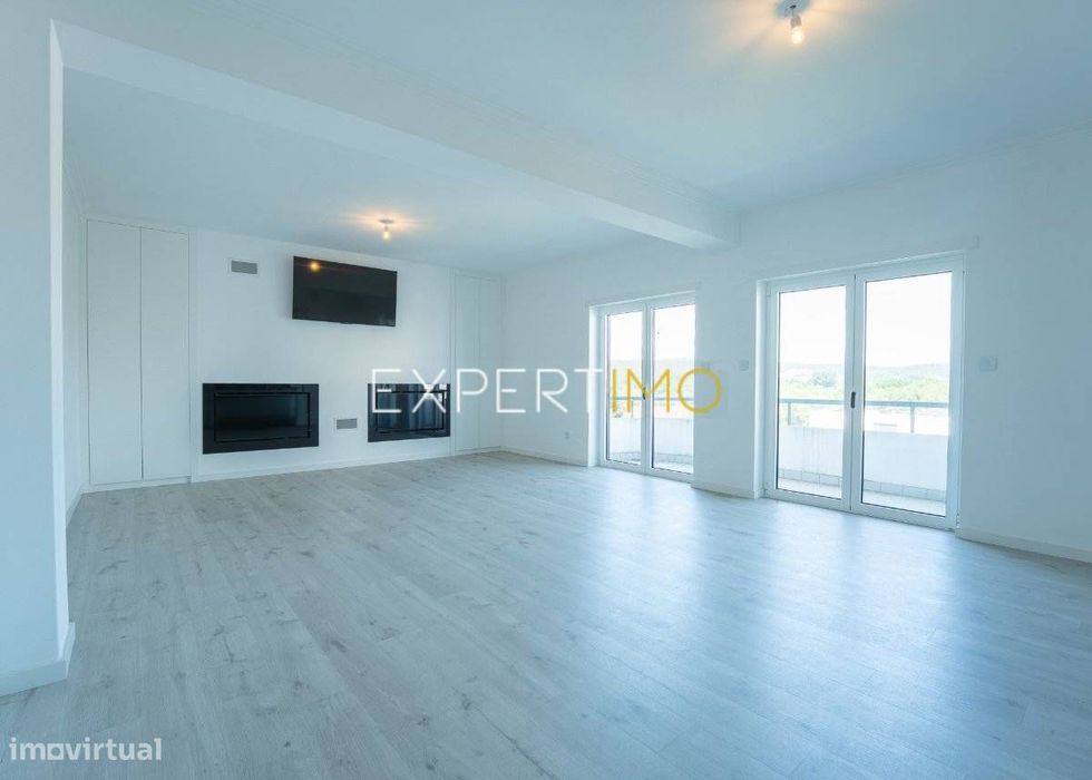 Apartamento T3+1 Totalmente Remodelado