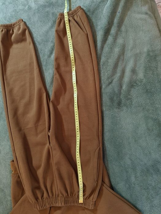 Sprzedam komplet dresowy dziecięcy: bluza z kapturem + spodnie.