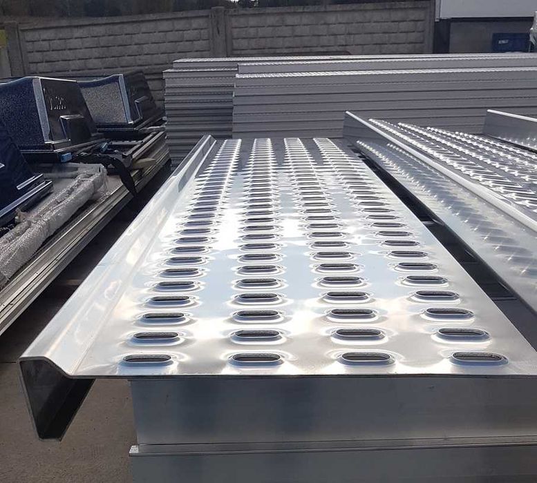 Blacha aluminiowa - panel aluminiowy. Laweta , auto - laweta .